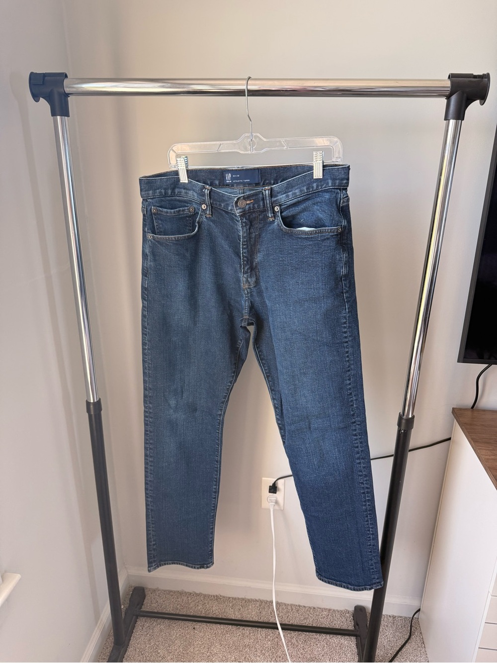 Gap Athletic Taper Jeans Men’s 33x32 Medium Wash Stretch Denim